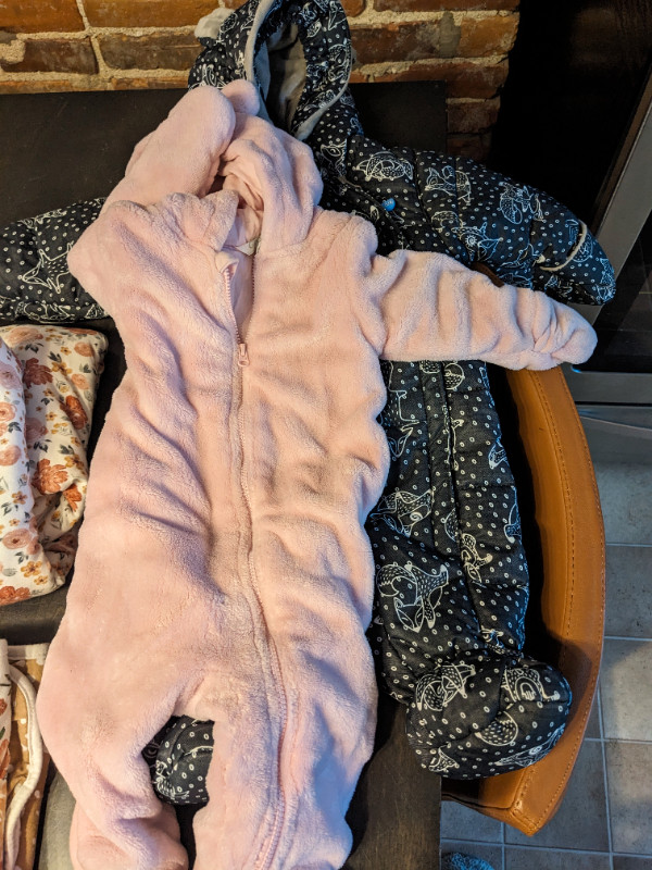 Lot de vêtements bébé fille 0 à 6 mois (140+ morceaux) dans Vêtements - 0 à 3 mois  à Ville de Montréal - Image 2