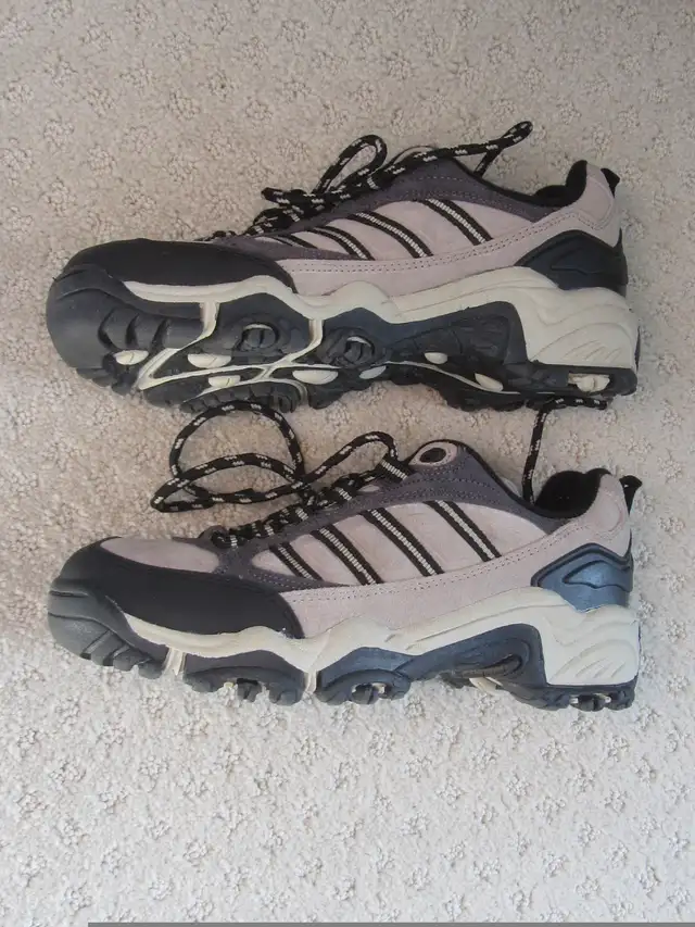 New Pony Leather Running / Athletic / Hiking Shoes in Women's - Shoes in Kitchener / Waterloo - Image 5