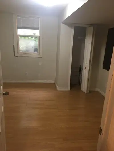 Rent basement room under 5 minutes McMaster University. Under 5 minutes walk from McMaster Universit...