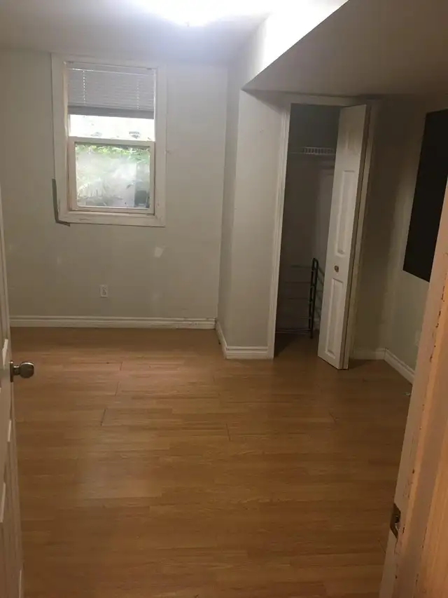 Lease takeover private room near (McMaster University) in Long Term Rentals in Hamilton - Image 2