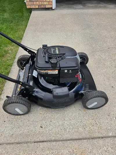 Well maintained Murray Petrol/Gas Push Lawn Mower. Starts on the first pull. Not used much as been s...