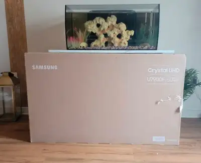 50” crystal hdu Samsung tv band new!!, View more