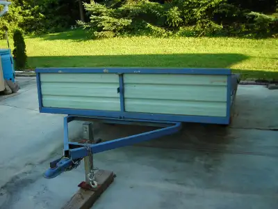 7'wide x 9' long trailer , it's not pretty but it's quite handy . Was formally a pop-up travel trail...