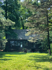 Single family Cottage Home by the lake 45 min. from Montreal.