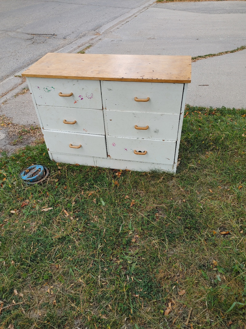 Free dresser Free Stuff Winnipeg Kijiji