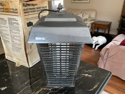 Flowtron Electronic Insect Killer, 40 Watt, Range of 1 acre or 115 foot radius, 11” x 11” x17”
