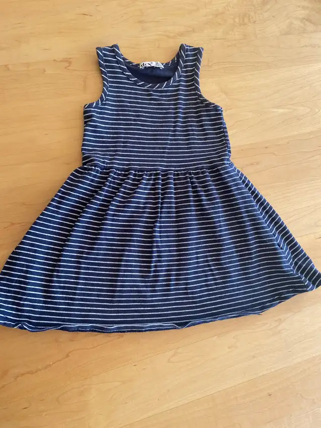 Robe taille 2 ans (C33) in Clothing - 2T in City of Montréal - Image 2