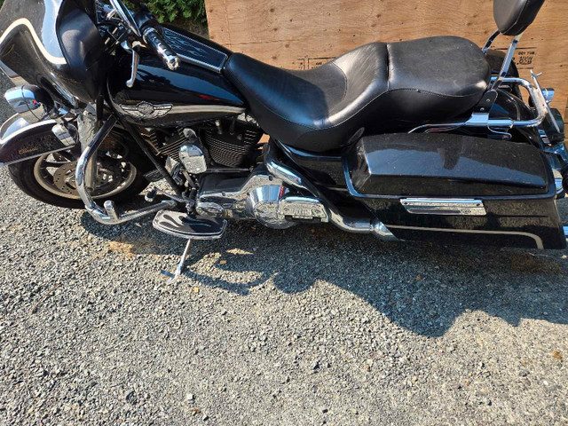 2003 Harley Davidson Road King 100th Anniversary Edition in Touring in Chilliwack - Image 2