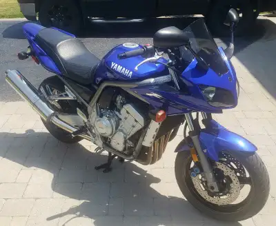 2001 Yamaha FZ1 , excellent condition, low km 1,000cc Amazing motorcycle, super strong inline 4 engi...