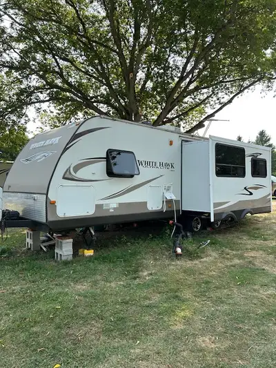 This 31' trailer shows as new. Owned and maintained impeccably by a mature couple without kids. Ever...