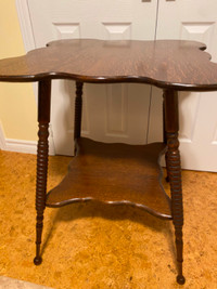 ANTIQUE CLOVERLEAF ACCENT TABLE