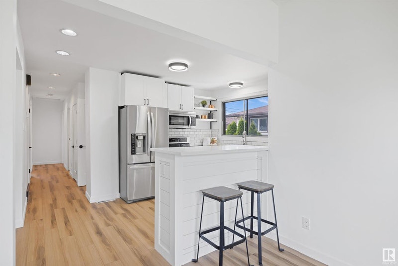 Beautifully Renovated Ottewell Everything Included Home For Rent Long