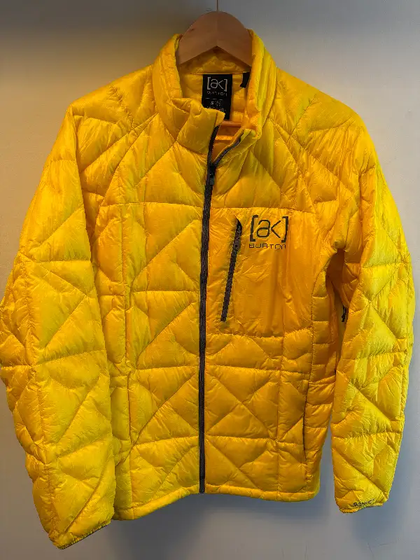 Burton Snowboards [AK] Baker Down Jacket (Sz S) in Snowboard in Calgary - Image 2