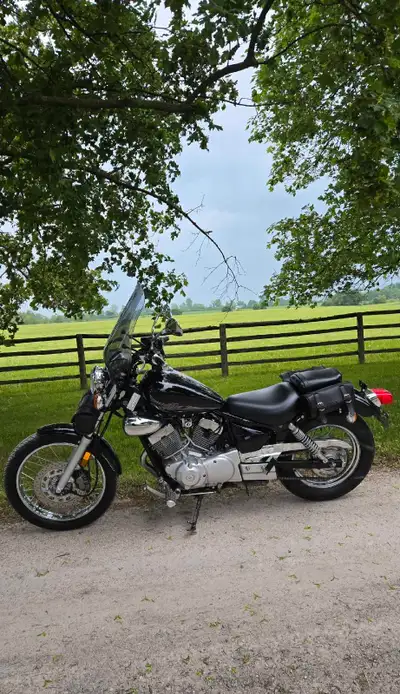 This 2015 Yamaha Vstar 250 is in excellent and it's showroom condition. Light weight and easy manuve...