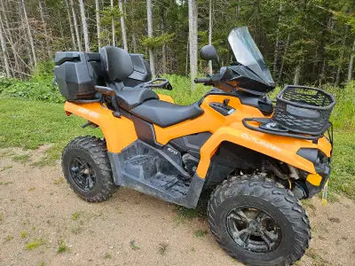 2018 Can-Am Outlander Max 570. Well maintained. 2841 kms. Includes quick connect front rack and rear...