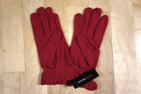 BRAND NEW NEVER WORN. Women's Gloves, WOOL & ANGORA, Red