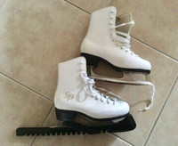 GIRLS CCM SKATES