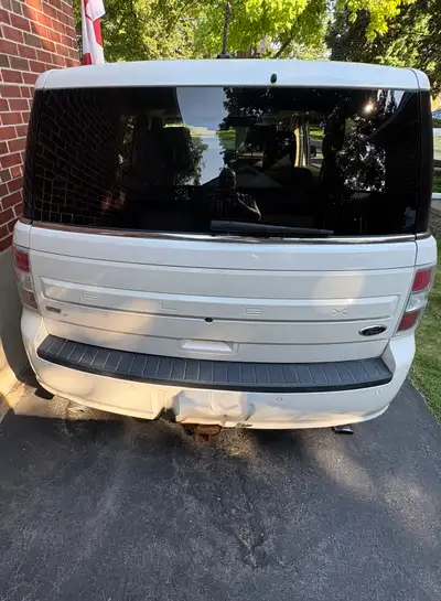 Single family owned; seats 7. No accidents. Newer (used only 1 season) winter tires (Toyo) with rims...