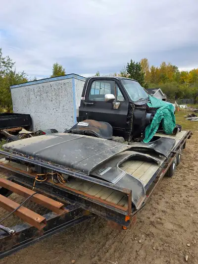 1983 silverado frame. 1985 gmc sierra classic cab and front clip. 1983 box in rough condition. Ralle...