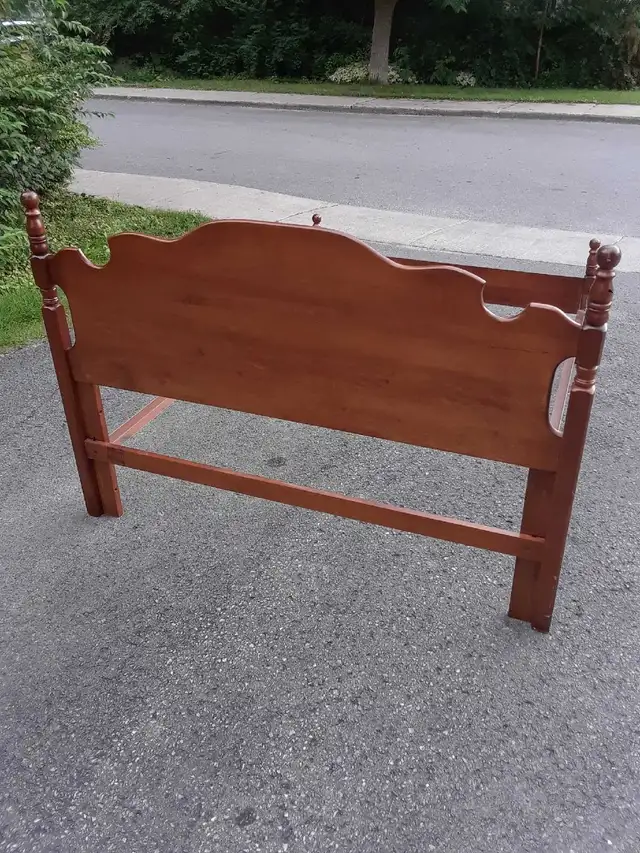 Double bed in Beds & Mattresses in Kingston - Image 4