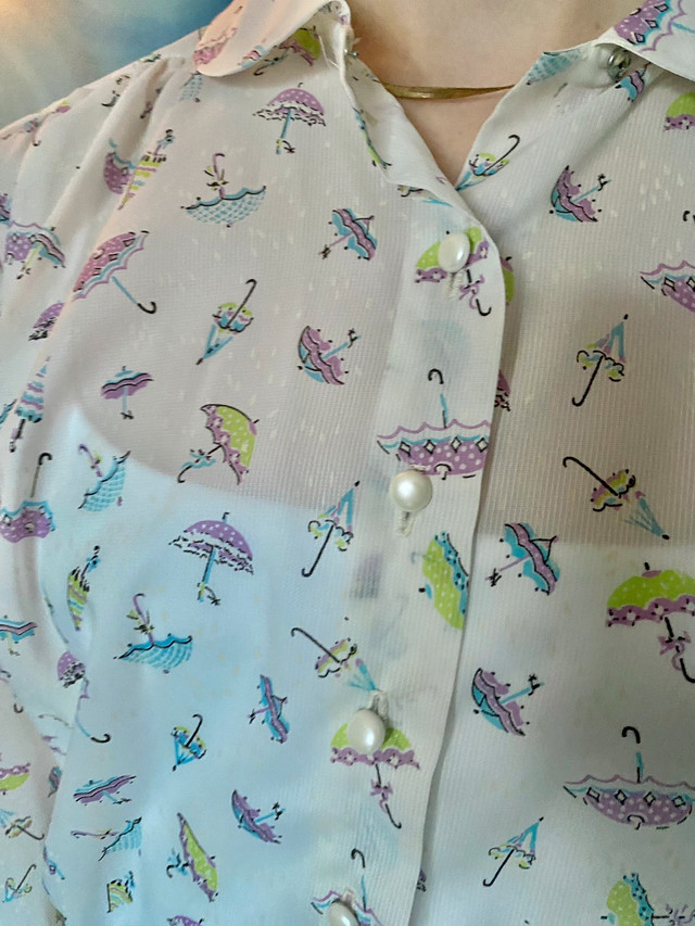 Tailored Vintage Blouse White Umbrellas Pattern Top Button Up in Women's - Tops & Outerwear in Calgary - Image 4