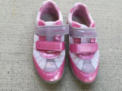 Girls Geox Running Shoes Sneakers Pink - Size 13, Like New, View more