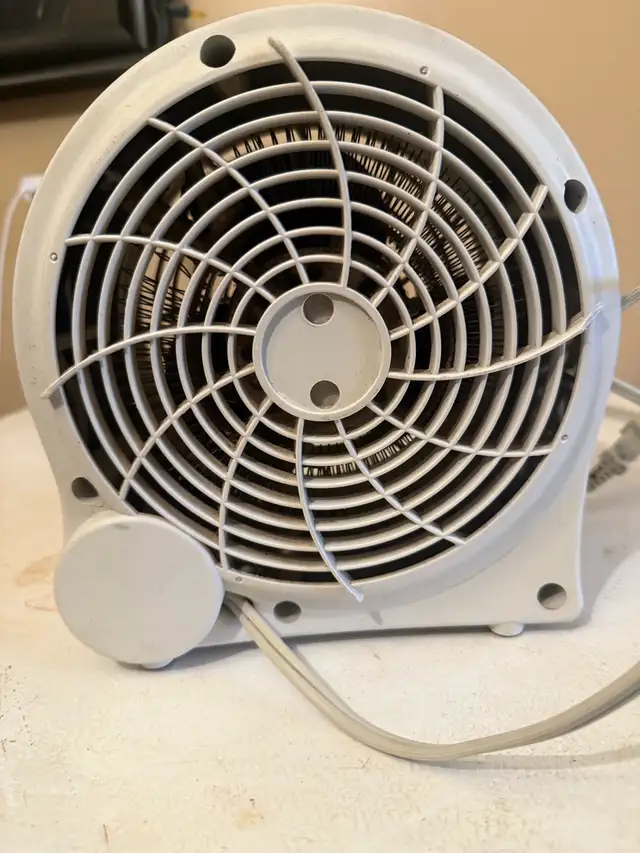 Pelonis heater in Heaters, Humidifiers & Dehumidifiers in Winnipeg - Image 3