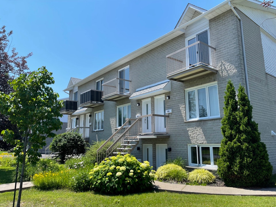 Grand 5 1/2 fraîchement rénové de 1200 pi.ca. à louer à Chambly 1
