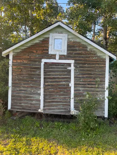 Grain building/outbuilding for sale! Wood siding, asphalt roof. Ready to be moved mid sept as i need...