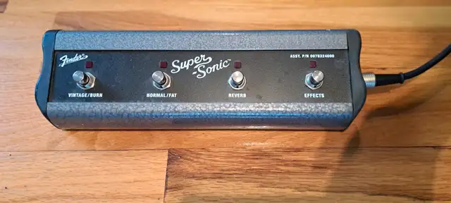 Fender Super-Sonic 22 2-Ch. 22W Head w/FootSwitch+Cover!+Reverb! in Amps & Pedals in City of Montréal - Image 4