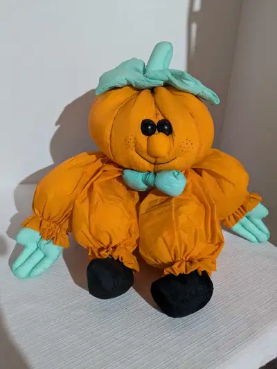 VTG 1990's Halloween plush jack-o'-lantern pumpkin, View more