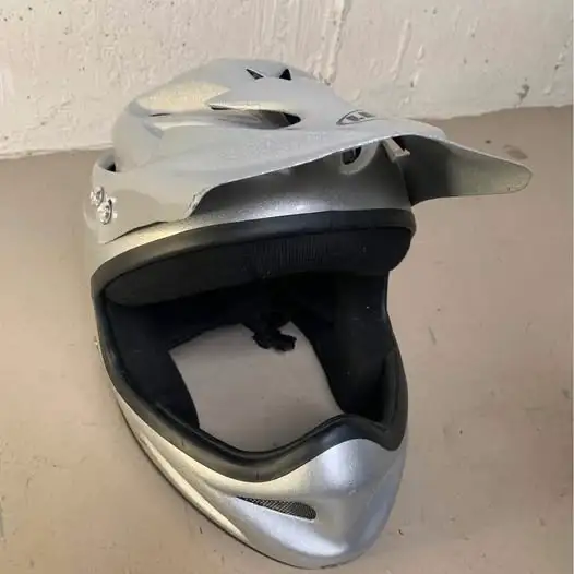 Cycling Helmet – Bike Helmet / Sports Equipment in Kids in Calgary - Image 5