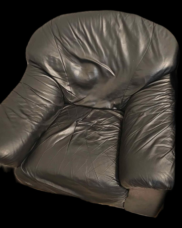 FREE DELIVERY Black Leather Armchair / sofachair sofa / couch in Couches & Futons in Richmond