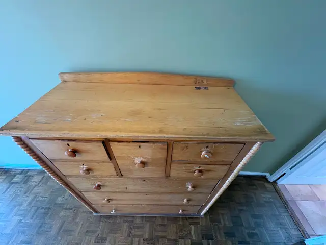 Large Antique Pine Chest of Drawers in Dressers & Wardrobes in City of Toronto - Image 5
