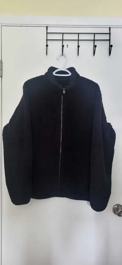Uniqlo Men's Fleece Jacket Medium, View more