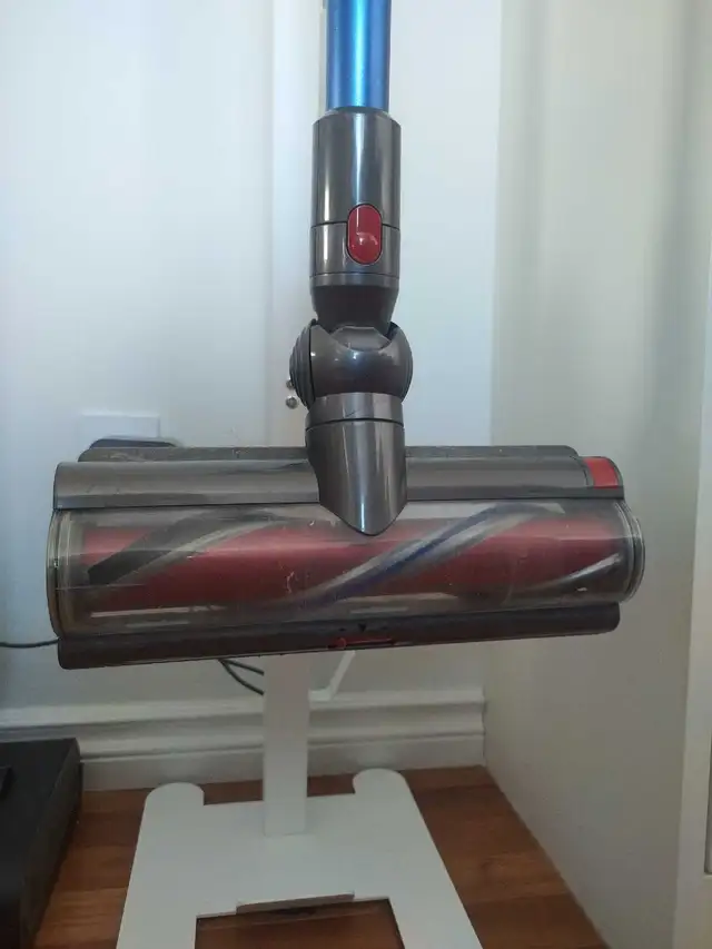 Dyson Outsize in Vacuums in Winnipeg - Image 5