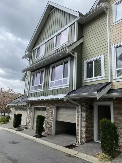 Coquitlam 3 Beds 2.5 Baths Townhouse
