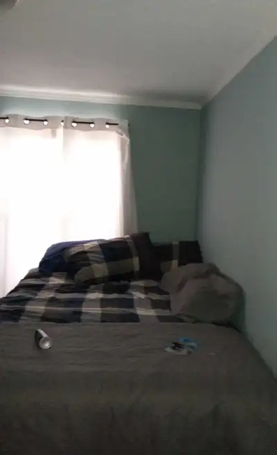 Hi , I'm looking for a roommate the room is furnished, including electricity, internet, water and pa...