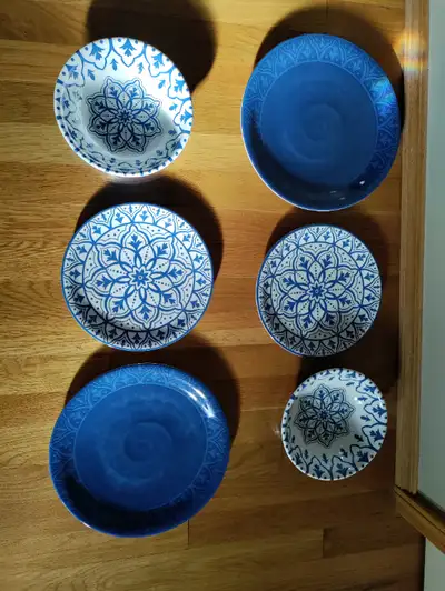 Plastic 6 pc Dinnerware for sale., View more