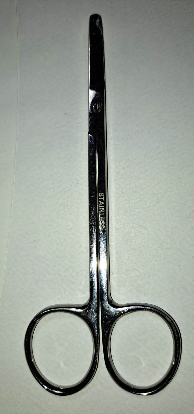 Stitch Scissors 4.5" with Suture removal Hook dans Santé et besoins spéciaux  à Ville de Montréal - Image 2