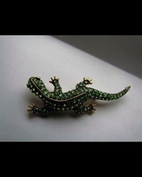 Absolutely stunning Tsavorite garnet Lizard Brooch with Diamonds