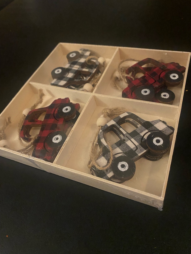 New! 8 wooden car ornaments  dans Fêtes et événements  à Ville de Montréal