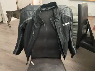 This FXR motorcycle 4 in 1 armoured riding jacket is designed with a blend of textile and leather, o...