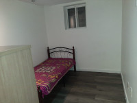 Shared accommodation and room nr Sheridan(Davis) College campus