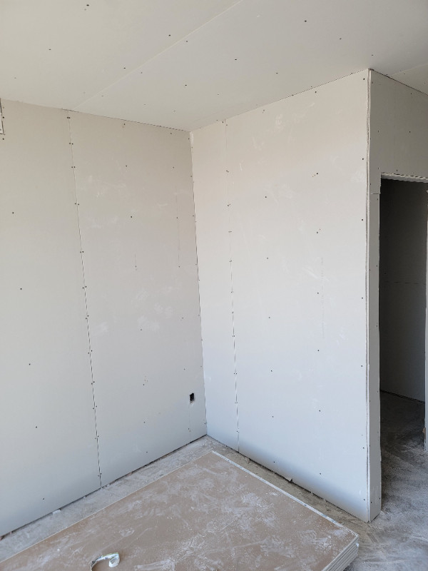 Skilled Drywall Tapping, Mudding, and Sanding in Drywall & Stucco Removal in Cambridge - Image 2