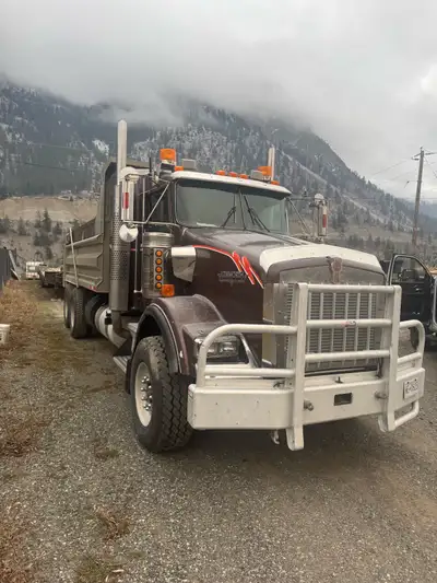 Tons of work done on this ready to go Tandem with a Cummins N14 Has been rebuilt at some point, I’m...