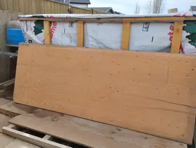 3/4" D Fir Plywood Sheathing:- 8 pc that are Nearly New ( minor edge and corner bruises} 10 pc @ 36"...