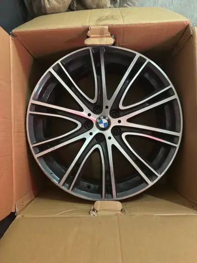 Minor scuffs and rash. Small bend can’t really see. No vibrations or air loss 5x112 Came off g30 5 s...