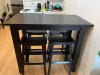Kitchen island w/ 4 bar stools