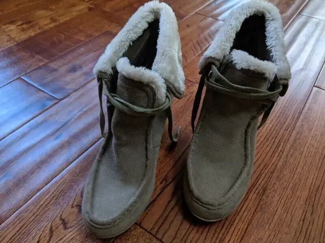 Suede ankle boots in Women's - Shoes in City of Toronto - Image 6